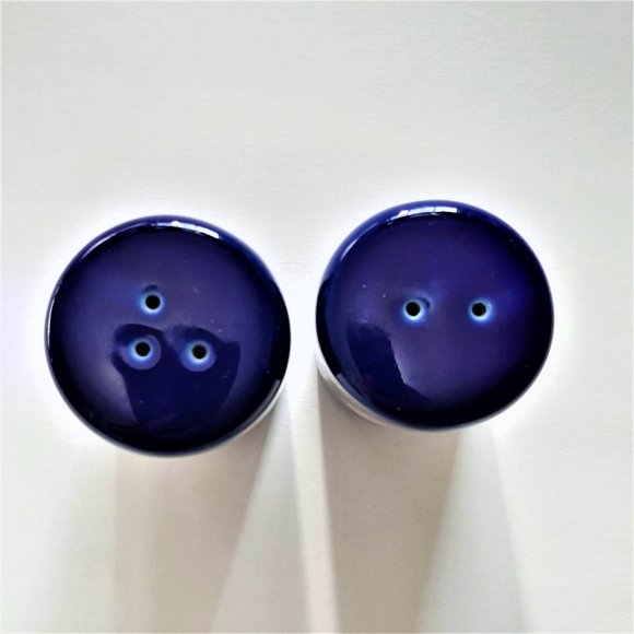 Vintage Salt & Pepper Shakers, Cobalt Blue, Footprints in the Sand Mrytle Beach - Picture 3 of 4
